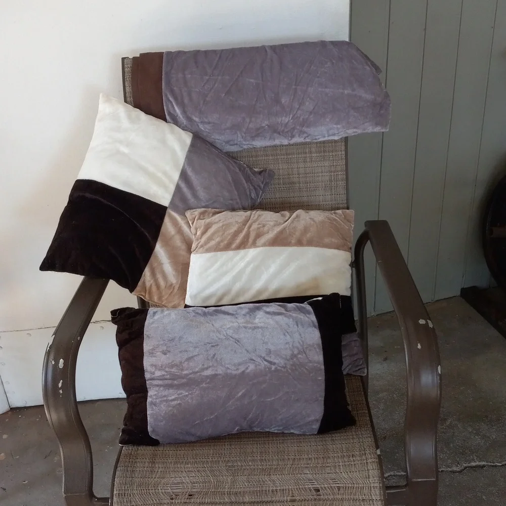 Queen Velvet Comforter Set in Neutral Tones